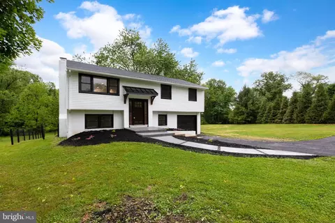 11 Prince Edwards Dr, Coatesville, PA 19320