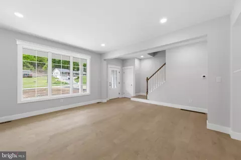 Living - 77 Spring Rd, Malvern, PA 19355 photo 4 of 11