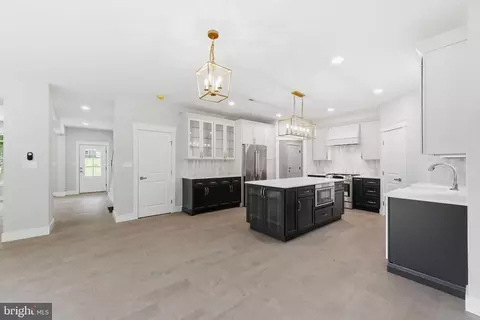 Entry Way - 77 Spring Rd, Malvern, PA 19355 photo 2 of 14