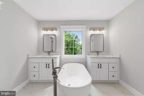 Bath - 77 Spring Rd, Malvern, PA 19355 photo 2 of 5