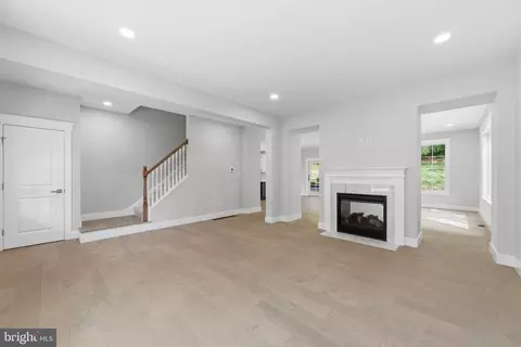 Living - 77 Spring Rd, Malvern, PA 19355 photo 3 of 11