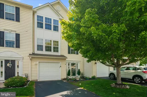 19 Bayberry Ln, Pottstown, PA 19465