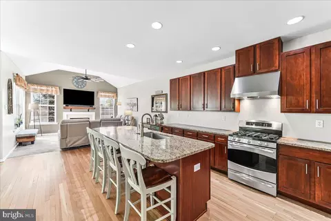 237 Deepdale Dr, Kennett Square, PA 19348