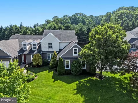 8 Parkside Dr, Elverson, PA 19520