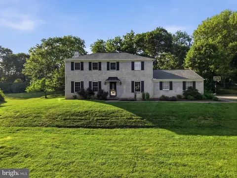 609 E Pleasant Grove Rd, West Chester, PA 19382