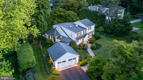 326 Lindsey Dr, Berwyn, PA 19312