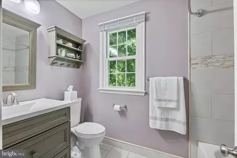 Bath - 686 Limehouse Rd, Wayne, PA 19087 photo 4 of 5