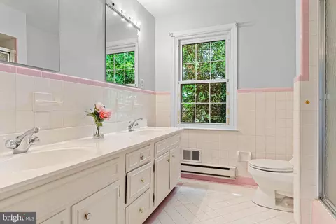 Bath - 533 Gulph Rd, Wayne, PA 19087 photo 2 of 4