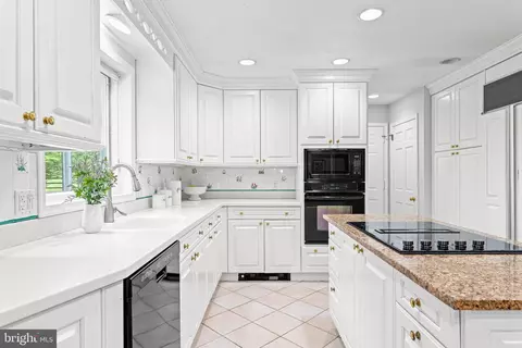 Kitchen - 533 Gulph Rd, Wayne, PA 19087 photo 3 of 5