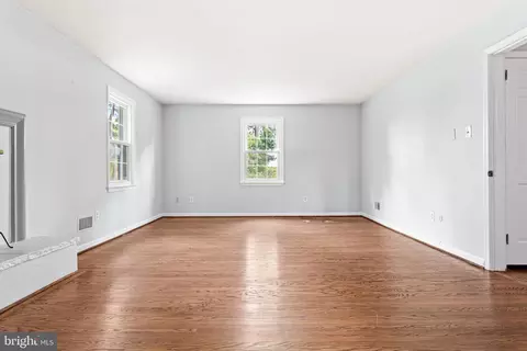 Living - 533 Gulph Rd, Wayne, PA 19087 photo 5 of 7