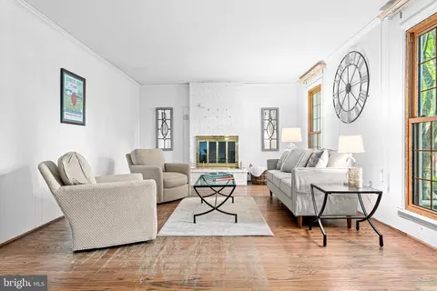 Living - 533 Gulph Rd, Wayne, PA 19087 photo 2 of 7
