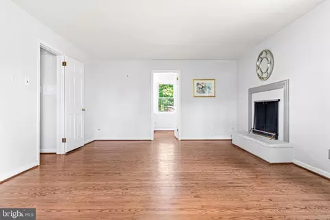 Living - 533 Gulph Rd, Wayne, PA 19087 photo 6 of 7
