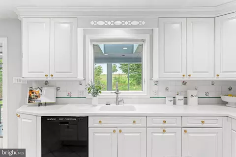 Kitchen - 533 Gulph Rd, Wayne, PA 19087 photo 4 of 5