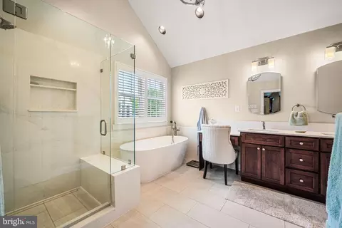 Bath - 4 Fairwind Ln, Exton, PA 19341 photo 3 of 8