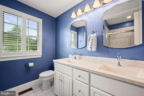 Bath - 4 Fairwind Ln, Exton, PA 19341 photo 5 of 8