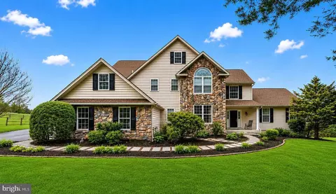 592 W Creek Rd, West Chester, PA 19382