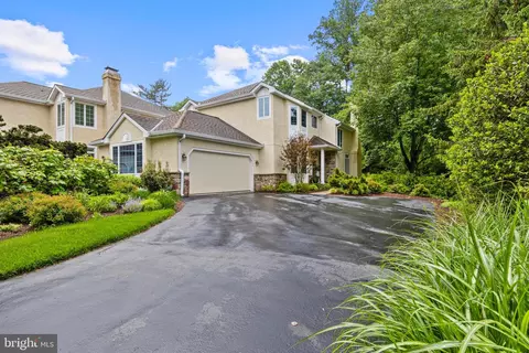124 Piqua Cir, Berwyn, PA 19312