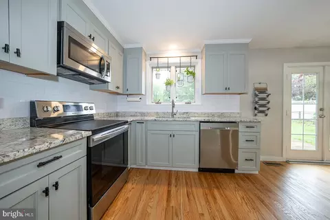 Kitchen - 675 Wallace Dr, Wayne, PA 19087 photo 4 of 6