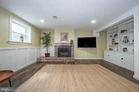 Living - 675 Wallace Dr, Wayne, PA 19087 photo 5 of 6