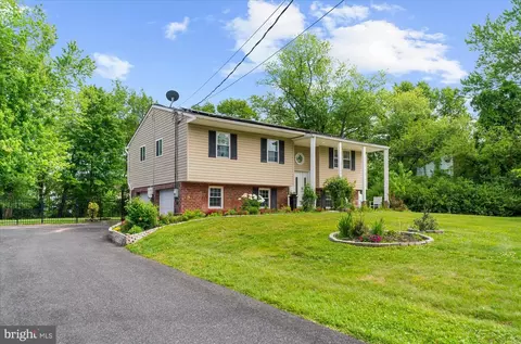 1249 W Evergreen Dr, Phoenixville, PA 19460