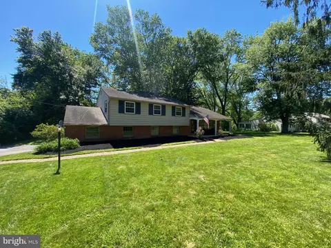 1043 Carolyn Dr, West Chester, PA 19382