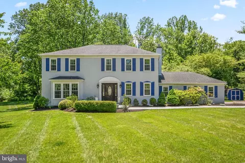 8 Millcreek Ln, Malvern, PA 19355