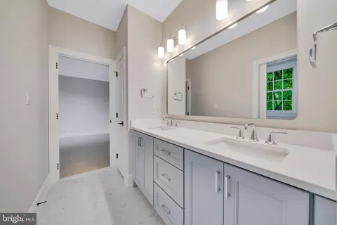 Bath - 1343 Thomas Rd, Wayne, PA 19087 photo 5 of 7