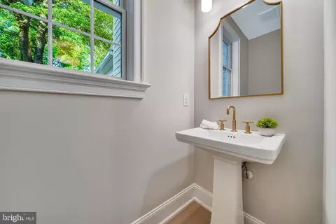 Entry Way - 1343 Thomas Rd, Wayne, PA 19087 photo 12 of 21