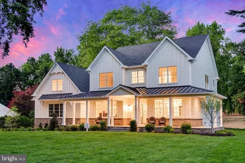 Exterior - 1343 Thomas Rd, Wayne, PA 19087 photo 4 of 22