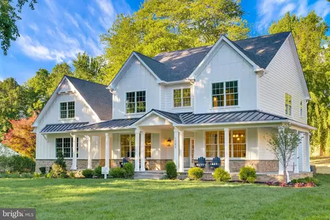 Exterior - 1343 Thomas Rd, Wayne, PA 19087 photo 3 of 22
