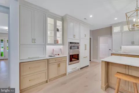 Kitchen - 1343 Thomas Rd, Wayne, PA 19087 photo 7 of 9