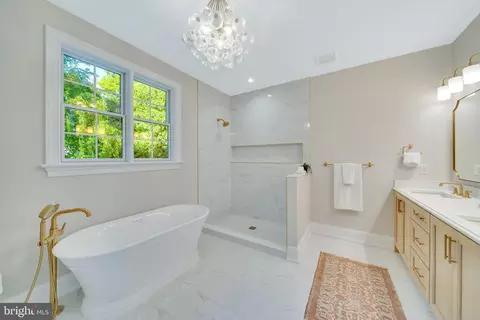 Bath - 1343 Thomas Rd, Wayne, PA 19087 photo 3 of 7