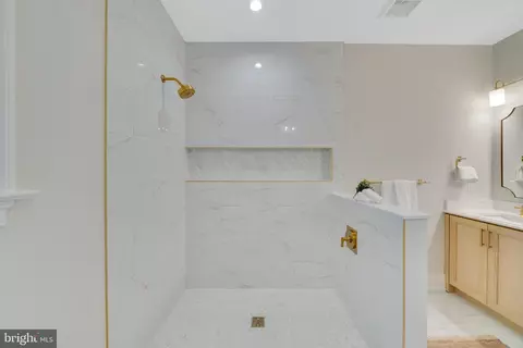 Bath - 1343 Thomas Rd, Wayne, PA 19087 photo 2 of 7