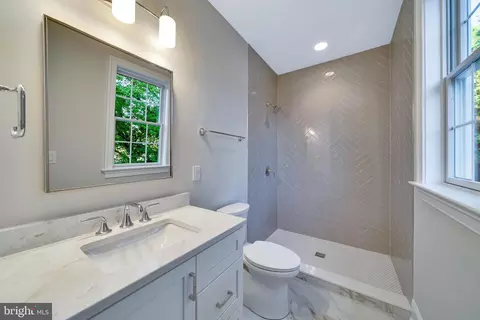 Bath - 1343 Thomas Rd, Wayne, PA 19087 photo 4 of 7
