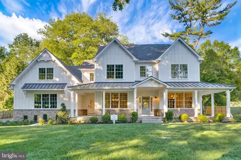 1343 Thomas Rd, Wayne, PA 19087