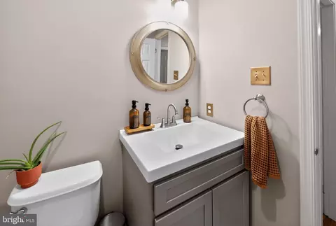 Bath - 46 Rampart Dr, Chesterbrook, PA 19087 photo 1 of 3