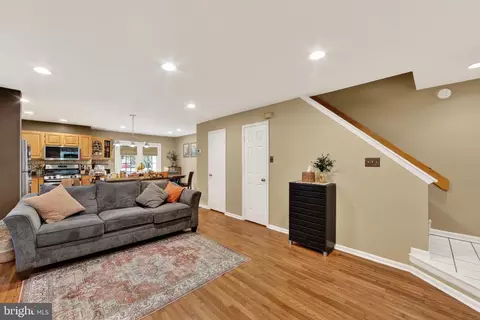 Entry Way - 46 Rampart Dr, Chesterbrook, PA 19087 photo 2 of 5