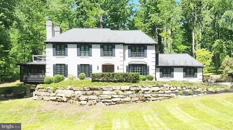 827 Nathan Hale Dr, West Chester, PA 19382