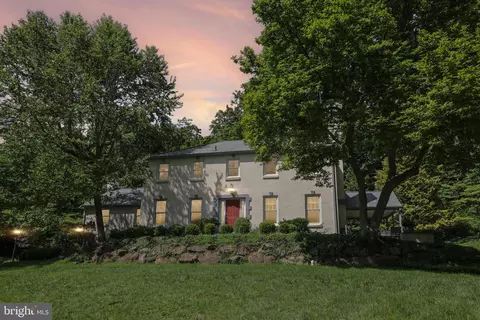 124 Ladderback Ln, Devon, PA 19333 photo 2