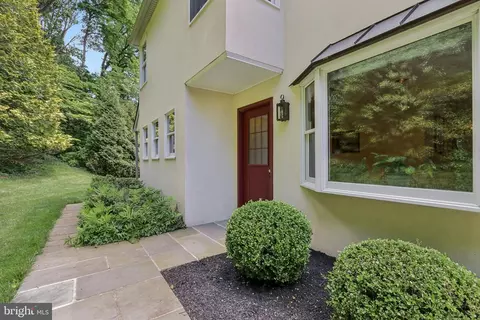 124 Ladderback Ln, Devon, PA 19333 photo 4