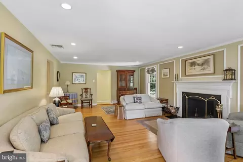 124 Ladderback Ln, Devon, PA 19333 photo 10
