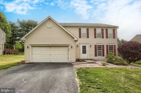 414 Flagstone Cir, Coatesville, PA 19320