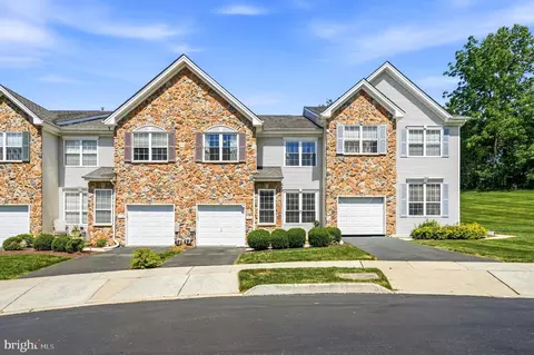 121 Forelock Ct, West Chester, PA 19382