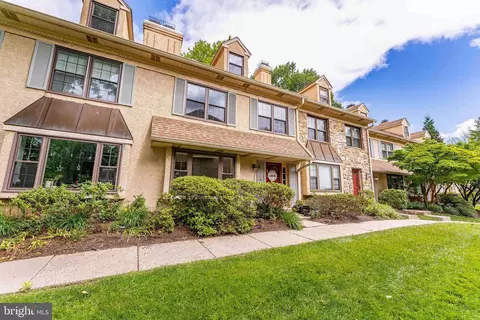 Exterior - 11 Chateau Cir, Chesterbrook, PA 19087 photo 2 of 5