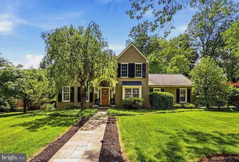 6 Amy Ln, Malvern, PA 19355