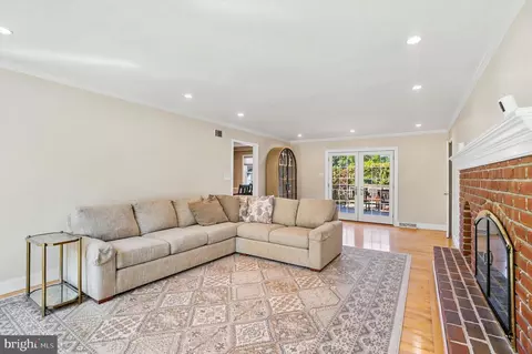 Living - 1476 Salomon Ln, Chesterbrook, PA 19087 photo 3 of 5