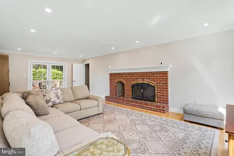 Living - 1476 Salomon Ln, Chesterbrook, PA 19087 photo 4 of 5