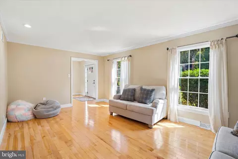 Living - 1476 Salomon Ln, Chesterbrook, PA 19087 photo 2 of 5
