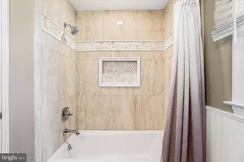 Bath - 1476 Salomon Ln, Chesterbrook, PA 19087 photo 2 of 4