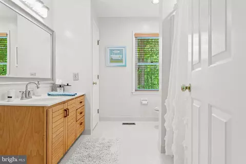 Bath - 406 Brighton Cir, Devon, PA 19333 photo 3 of 5